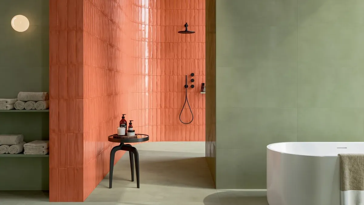 Open wet room with large-format porcelain tiles on the floor and small-format tiles on the walls
